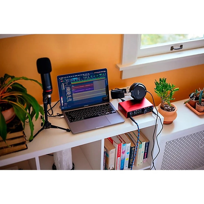 Focusrite Scarlett 2i2 Studio Bundle – studio view