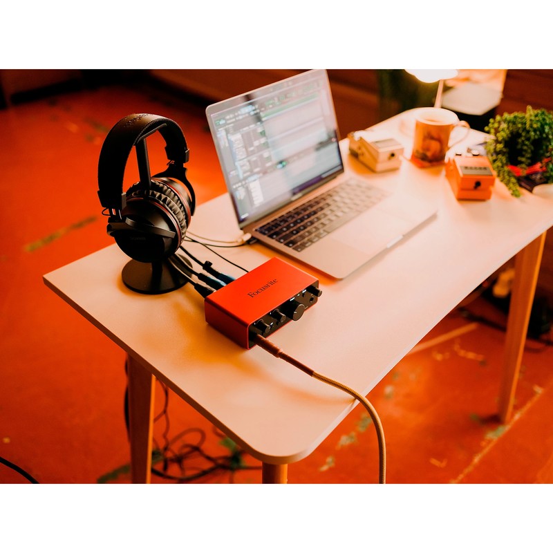 Focusrite Scarlett Solo (4th Gen) – in use view